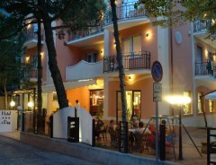 Rimini - Viserbella - Hotel Fra i Pini ***