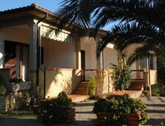 Magazzini - Apartmány CASA LUPPOLI 
      