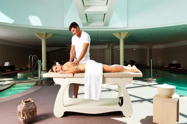 Masáž v luxusnom wellness prostredí.